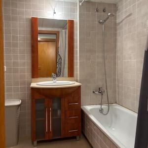 a bathroom with a sink and a tub and a toilet at Kalma Samaria in Pals