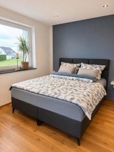 a large bed in a bedroom with a window at Apartment Ihm in Memmingen
