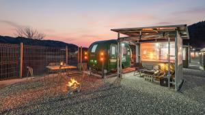 a green trailer parked next to a fence at Yangyang Lira Camp in Yangyang