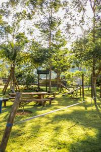 Um jardim em Pousada Maritacas do Sana