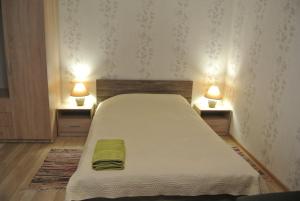 Postel nebo postele na pokoji v ubytování Piramida Apartments