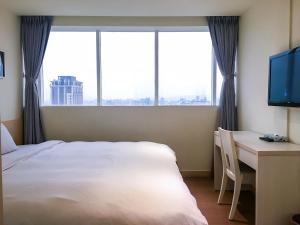 Voodi või voodid majutusasutuse Wemeet Hotel Taipei toas
