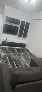 a living room with a couch and a television at Ysa home in Râmnicu Vâlcea