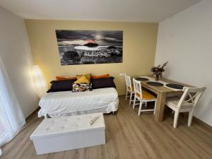 a bedroom with a bed and a table with a dining room at Apartamento Room Laredo in Laredo