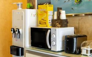 a microwave sitting on top of a kitchen counter at Mo-A Motel in Sokcho