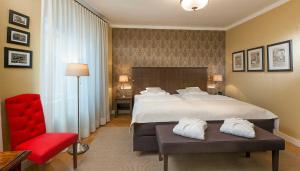 Postel nebo postele na pokoji v ubytování Boutique-Hotel Moseltor