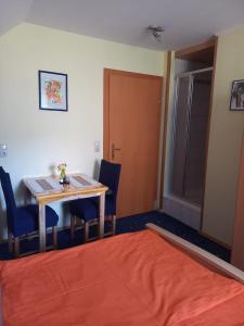 a bedroom with a table and chairs and a bed at Privatzimmer Daniela und Hubert Gosch in Mixnitz