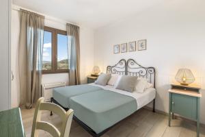 a bedroom with a bed and a table and a window at B&B Il Connubio - Rooms & Apt between Florence and Chianti in Impruneta