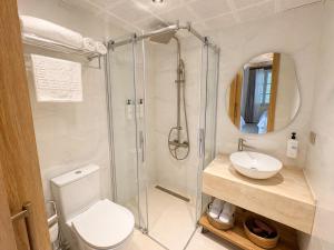 a bathroom with a shower and a toilet and a sink at Studio Miscela in Urla