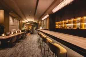 a bar with chairs and a long counter in a restaurant at Shinjuku Washington Hotel in Tokyo