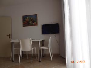 TV a/nebo společenská místnost v ubytování Holiday House Zorra