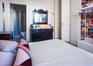 a bedroom with a bed and a television in it at Cal Peó B&B Cardedeu in Cardedeu
