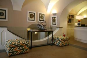 a room with a staircase and a table and chairs at Hotel Della Piccola Marina in Capri