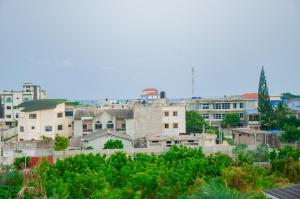 a view of a city with buildings and trees at Résidence Maranatha in Cotonou