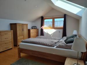 a bedroom with a large bed and a window at Ferienwohnung Landliebe in Reichertsried