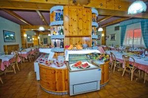 Ein Restaurant oder anderes Speiselokal in der Unterkunft Magnola Palace Hotel 