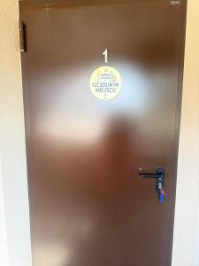 a door with a sign that says emergency therapist at NA SKARPIE in Łomża