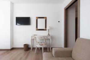 Televízia a/alebo spoločenská miestnosť v ubytovaní Suite Home Sardinero
