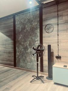 a room with a fan in front of a wall at Лофт в самом сердце Караганды in Karagandy