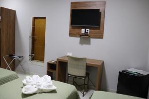 TV i/ili multimedijalni sistem u objektu Hotel Kalimera
