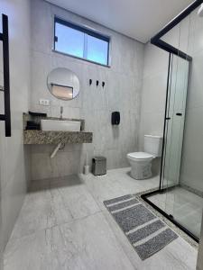 a bathroom with a sink and a toilet at Casa nova e confortavel, Itabirito, MG in Itabirito