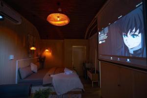 a living room with a tv and a couch at Home Đăng Hải in Phú Hiệp