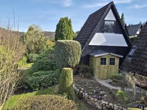a house with a garden and a small shed at Haus Rosengarten 2 in Bad Wünnenberg
