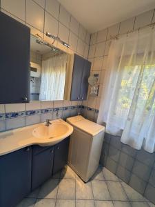 a bathroom with a sink and a toilet and a mirror at Domek nad jeziorem Mierzyńskim 50m2 in Mierzyn