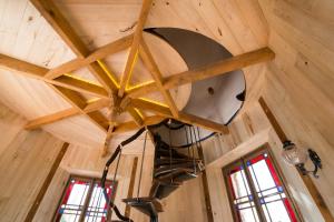 a large wooden ceiling with a chandelier in a room at Magnifique kiosque verdoyant in Semur-en-Auxois +9 photos