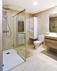 a bathroom with a shower and a toilet and a sink at Espartan Lux Juan Griego in Juangriego