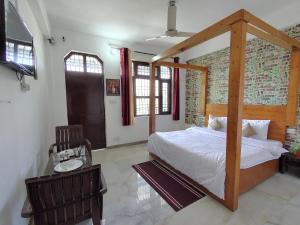 a bedroom with a bed with a wooden frame at Pinewood Sunrise Homestay Kasauli by Splendid Retreat Hotels in Kasauli