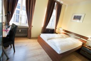 Ein Bett oder Betten in einem Zimmer der Unterkunft Stadthotel Jülich