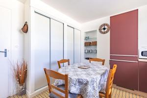 a kitchen and dining room with a table and chairs at Appartement À Saint-Pierre-d'Oléron in Saint-Pierre-dʼOléron +17 photos