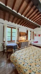a bedroom with a large bed and a table at Agriturismo e Glamping Serraiola Alta in Frassine +258 photos