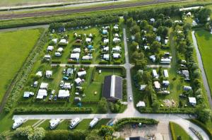 an aerial view of a parking lot with parked cars at Camping de Boerenzwaluw in Zijdewind +3 photos