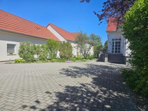 a brick driveway in front of a building at Csenár Apartman Hegykő in Hegykő