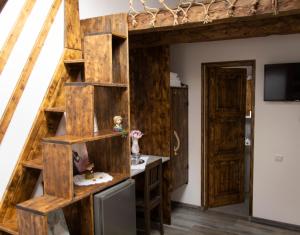 a room with a loft bed with wooden walls at Casa Róza Vendégház in Sfântu-Gheorghe