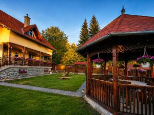 a house with a gazebo and a yard at Zen Retreat House Sovata in Sovata