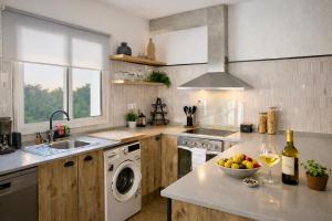 a kitchen with a bowl of fruit on a counter at Hauzify I Casa Olivella B in Olivella