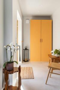 a living room with a yellow door at Modern Cabin With Panoramic Views in Hønefoss +30 photos