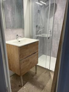 a bathroom with a sink and a shower at La Villa Louana 1 Appartement 160m2 sobriété,élégance en cœur de ville in Aubusson +32 photos
