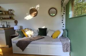 a room with a bed with pillows on it at Tiny House Bord de Mer in Plouarzel