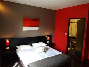 Postel nebo postele na pokoji v ubytování Hôtel Le Domaine des Vignes Ampuis Lyon Sud Vienne