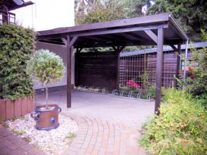 a pavilion with a potted plant in a courtyard at Hotel Zur Flora in Essen