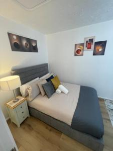 a bedroom with a large bed with pillows at The Wigmore house in Luton