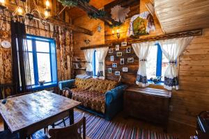 a bedroom in a log cabin with a bed and a table at Cabana Vatra Plaiului in Şarul Dornei