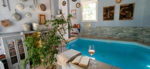 a swimming pool with a glass of wine next to it at Clos du Veyrier in Bédoin