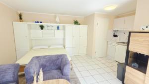 a small room with a bed and a kitchen at Stettiner Str 6b in Grömitz