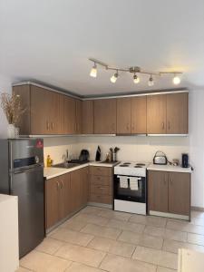 a kitchen with wooden cabinets and a stove top oven at Tousso Apartment Loggos in Longós