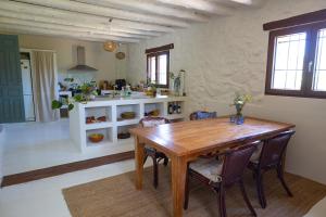a kitchen with a wooden table and chairs at casa mushin in Useras